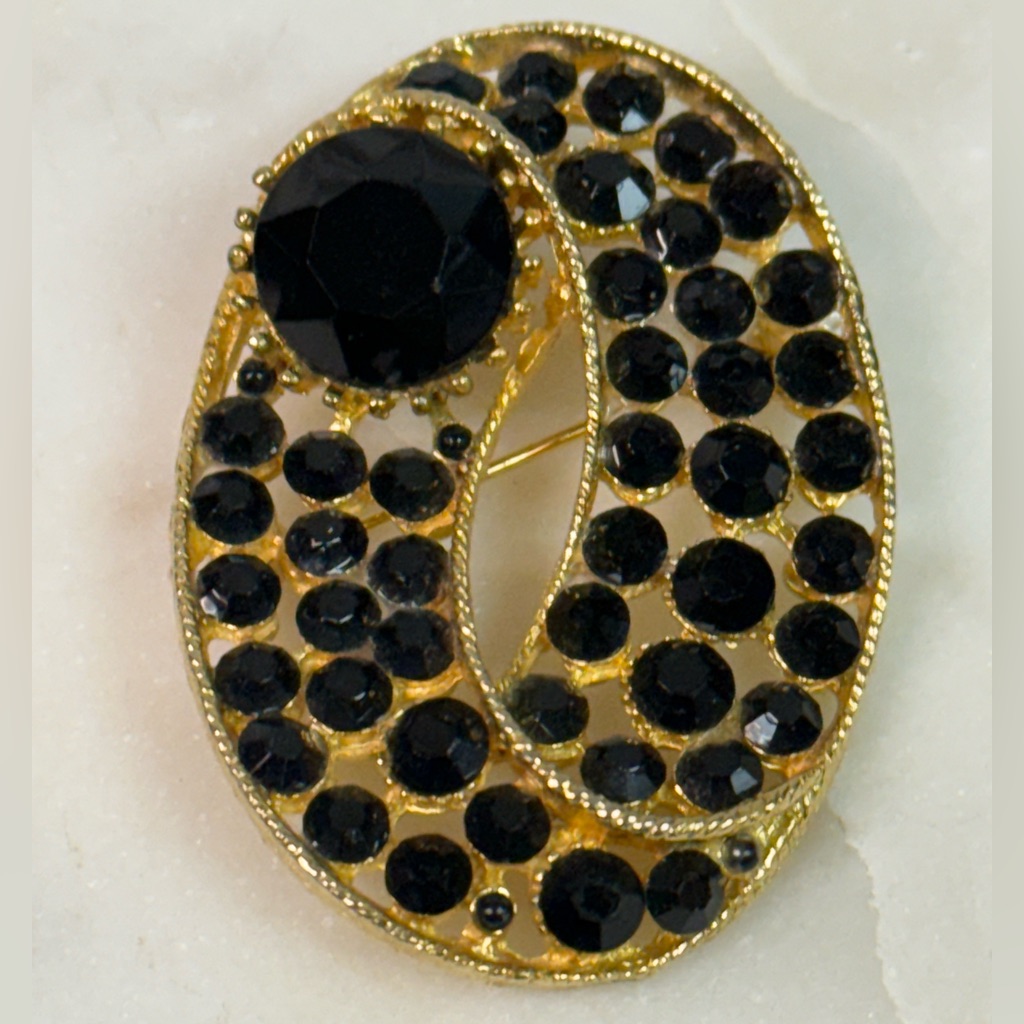 Vintage Signed Bsk Black Rhinestone And Gold Tone Brooch Pin 30$